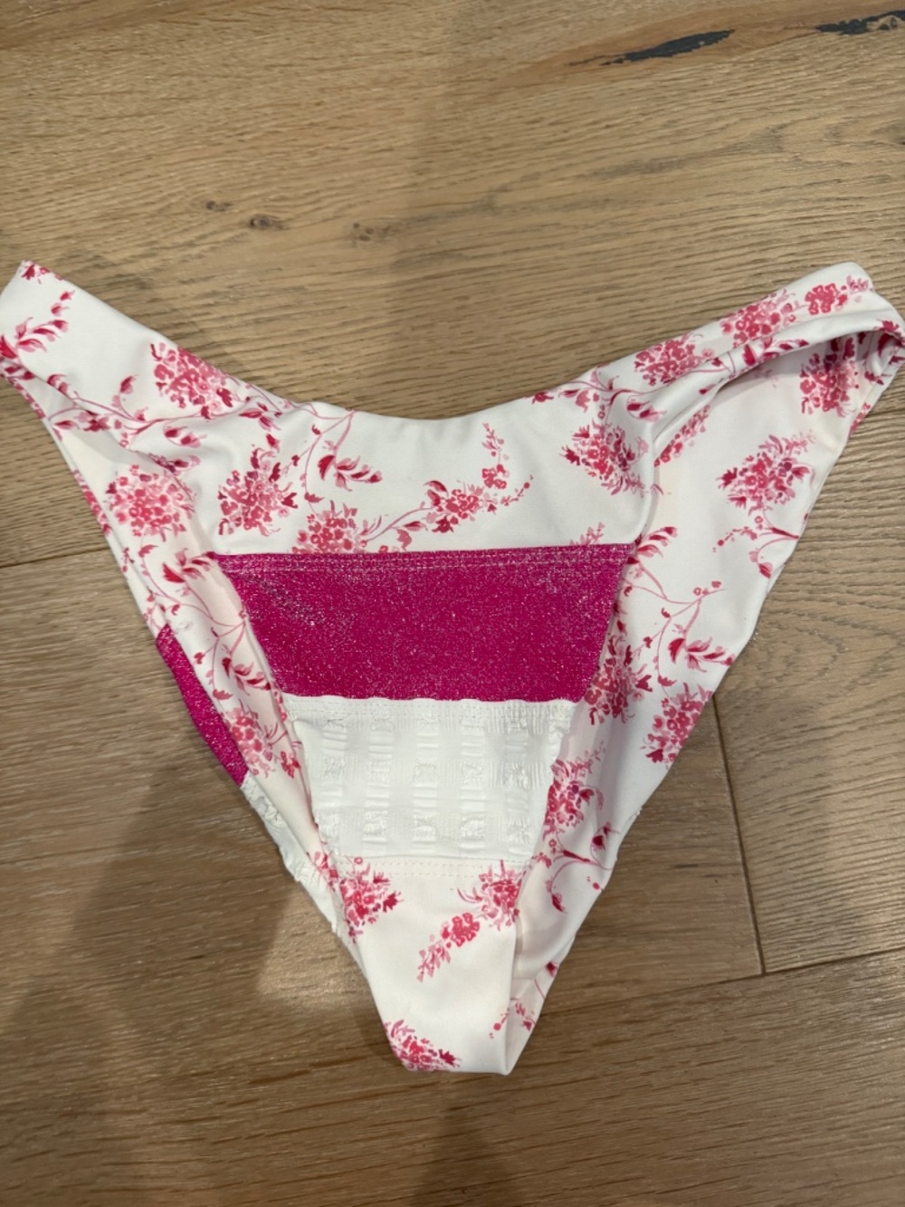 12 Size medium bikini tops and bottom - Picture 2 of 13